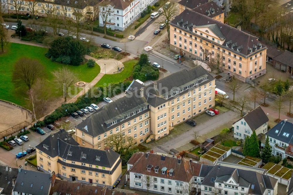 Gladbeck aus der Vogelperspektive: Gebäudekomplex der Polizei Gladbeck und der kreativAmt GbR am Jovyplatz in Gladbeck im Bundesland Nordrhein-Westfalen, Deutschland