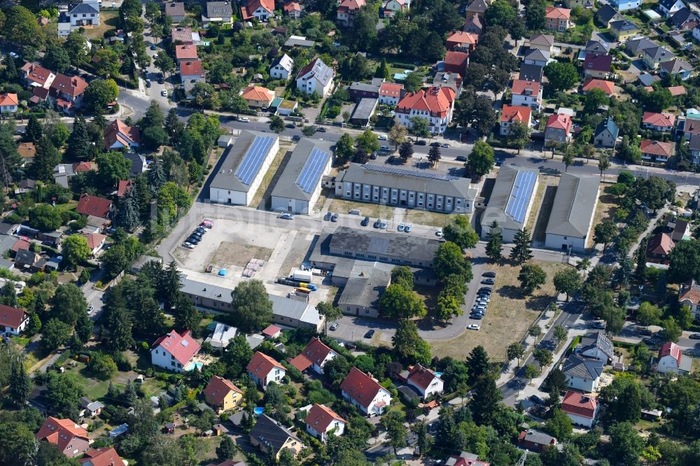 Luftaufnahme Berlin - Gebäudekomplex der Polizei - Polizei Direktion 6 im Ortsteil Hellersdorf in Berlin, Deutschland