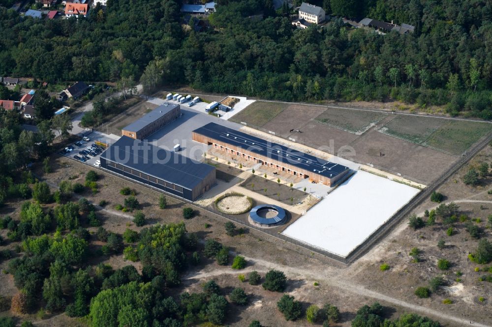 Stahnsdorf von oben - Gebäudekomplex der Polizei - Reiterstaffel der Bundespolizeidirektion in Stahnsdorf im Bundesland Brandenburg, Deutschland