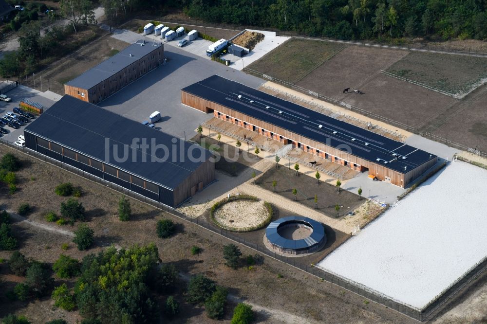 Stahnsdorf aus der Vogelperspektive: Gebäudekomplex der Polizei - Reiterstaffel der Bundespolizeidirektion in Stahnsdorf im Bundesland Brandenburg, Deutschland