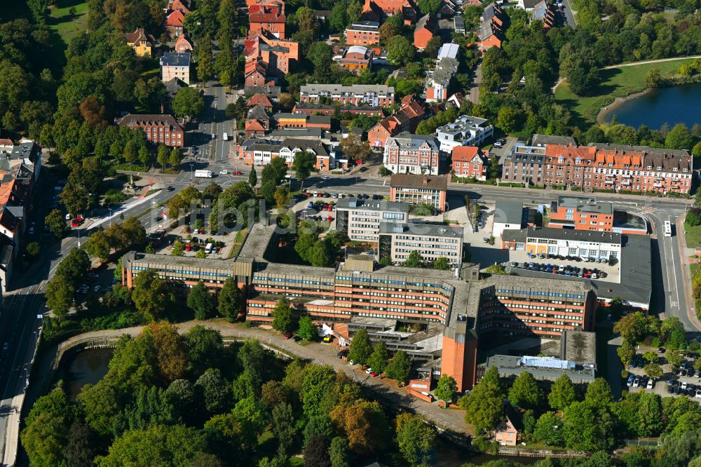 Lüneburg aus der Vogelperspektive: Gebäudekomplex der Polizeidirektion Lüneburg in Lüneburg im Bundesland Niedersachsen, Deutschland