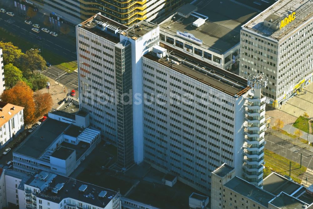 Berlin aus der Vogelperspektive: Gebäudekomplex Presse- und Medienhauses Berliner Verlag an der Karl-Liebknecht-Straße im Ortsteil Mitte in Berlin, Deutschland