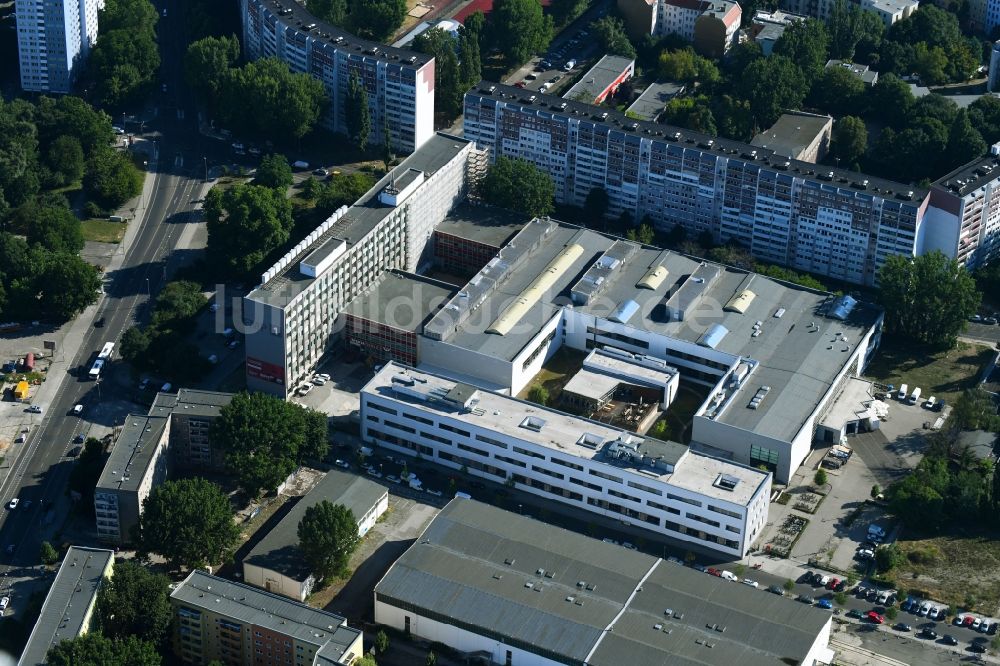 Berlin von oben - Gebäudekomplex Presse- und Medienhauses Neues Deutschland am Franz-Mehring-Platz im Ortsteil Friedrichshain in Berlin, Deutschland