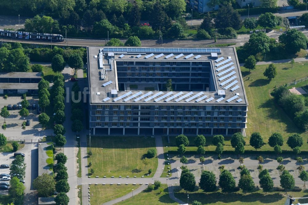 Freiburg im Breisgau von oben - Gebäudekomplex des Regierungspräsidium an der Bissierstraße in Freiburg im Breisgau im Bundesland Baden-Württemberg, Deutschland