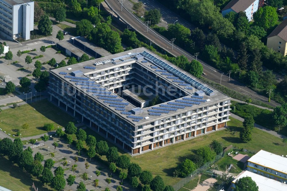 Freiburg im Breisgau aus der Vogelperspektive: Gebäudekomplex des Regierungspräsidium an der Bissierstraße in Freiburg im Breisgau im Bundesland Baden-Württemberg, Deutschland