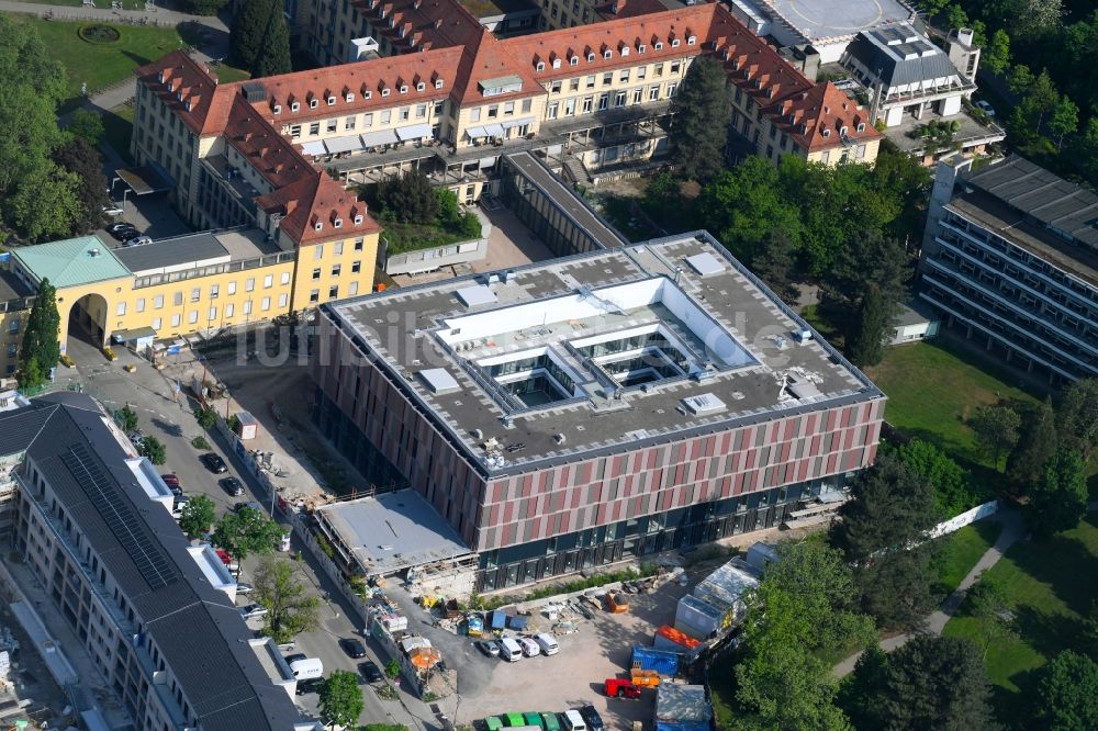 Luftbild Freiburg im Breisgau - Gebäudekomplex des Regierungspräsidium an der Bissierstraße in Freiburg im Breisgau im Bundesland Baden-Württemberg, Deutschland