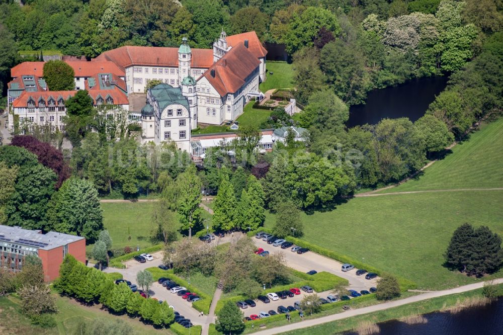 Gifhorn von oben - Gebäudekomplex von Schloß Gifhorn in Gifhorn im Bundesland Niedersachsen