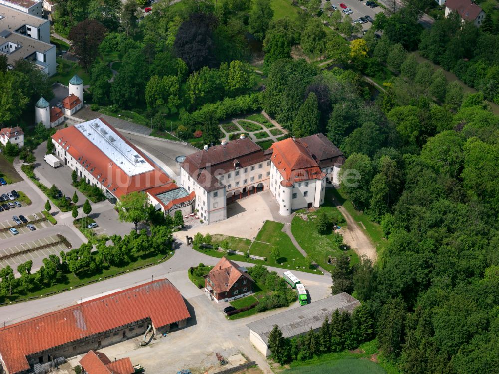 Luftbild Laupheim - Gebäudekomplex des Schloss Großlaupheim in Laupheim im Bundesland Baden-Württemberg, Deutschland