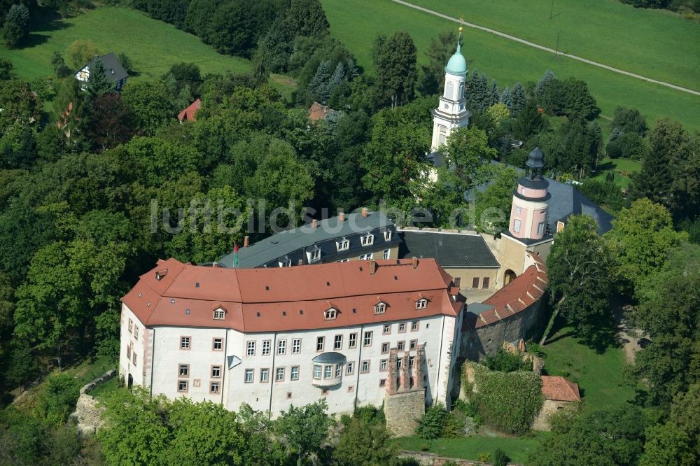 Wolkenburg von oben - Gebäudekomplex des Schloß Wolkenburg in Wolkenburg im Bundesland Sachsen