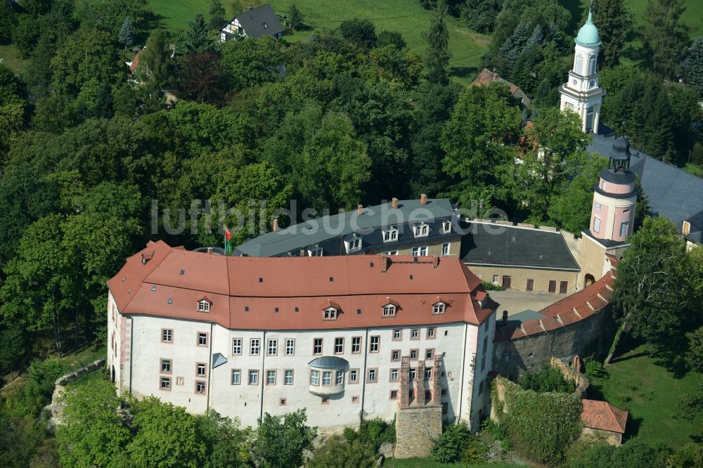 Wolkenburg aus der Vogelperspektive: Gebäudekomplex des Schloß Wolkenburg in Wolkenburg im Bundesland Sachsen