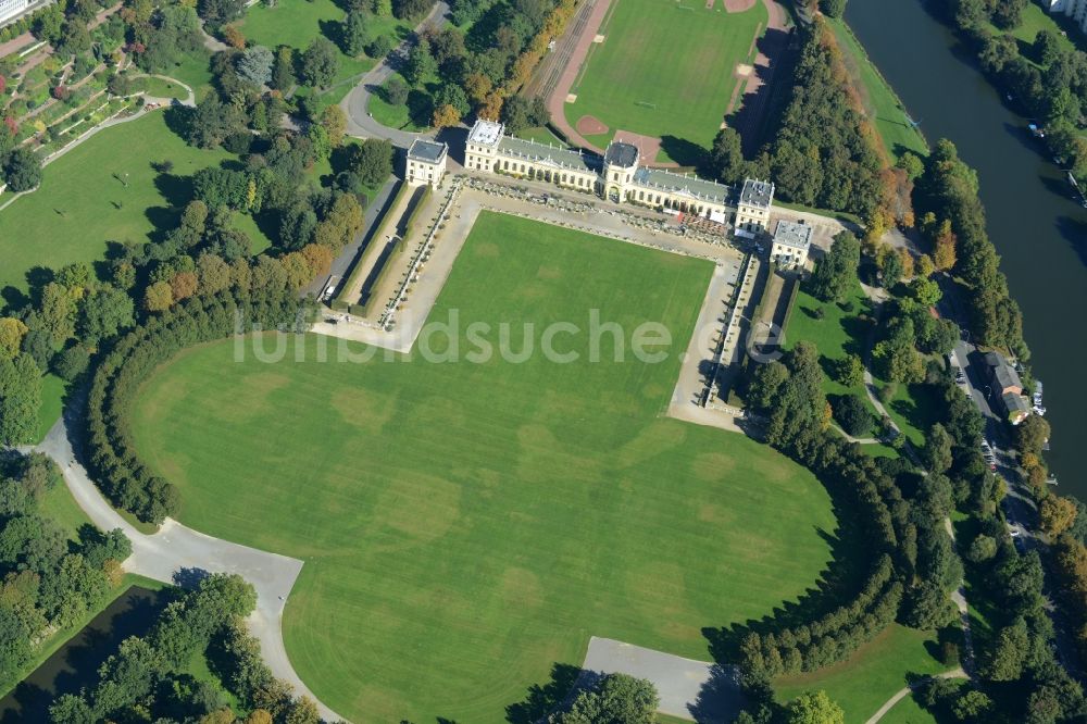 Kassel aus der Vogelperspektive: Gebäudekomplex im Schloßpark der Orangerie mit dem Astronomisch-Physikalisches Kabinett mit Planetarium in Kassel im Bundesland Hessen