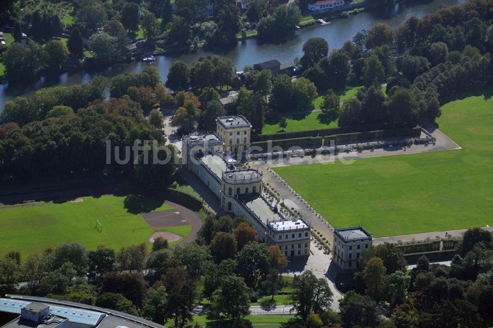 Luftbild Kassel - Gebäudekomplex im Schloßpark der Orangerie mit dem Astronomisch-Physikalisches Kabinett mit Planetarium in Kassel im Bundesland Hessen