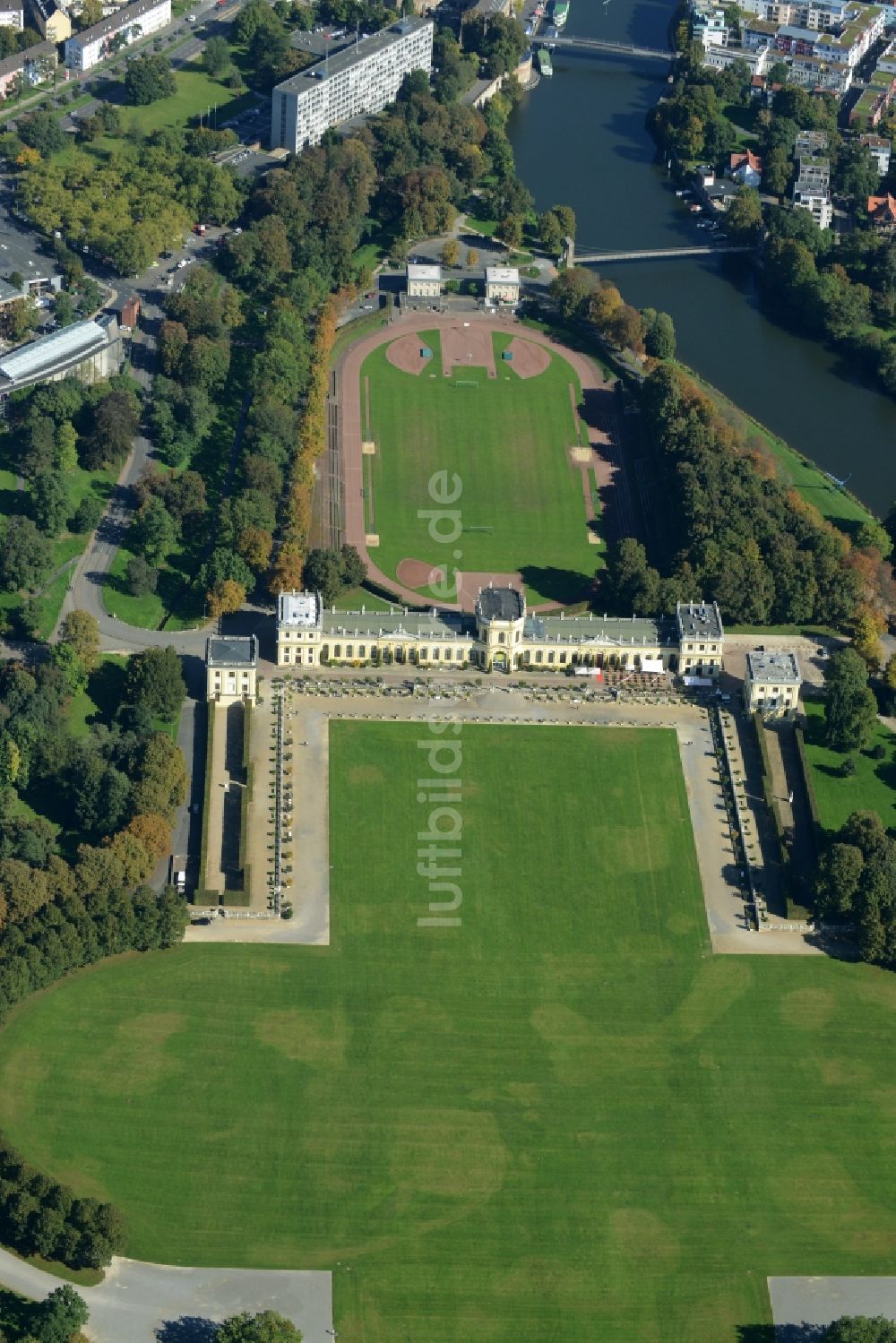 Kassel aus der Vogelperspektive: Gebäudekomplex im Schloßpark der Orangerie mit dem Astronomisch-Physikalisches Kabinett mit Planetarium in Kassel im Bundesland Hessen