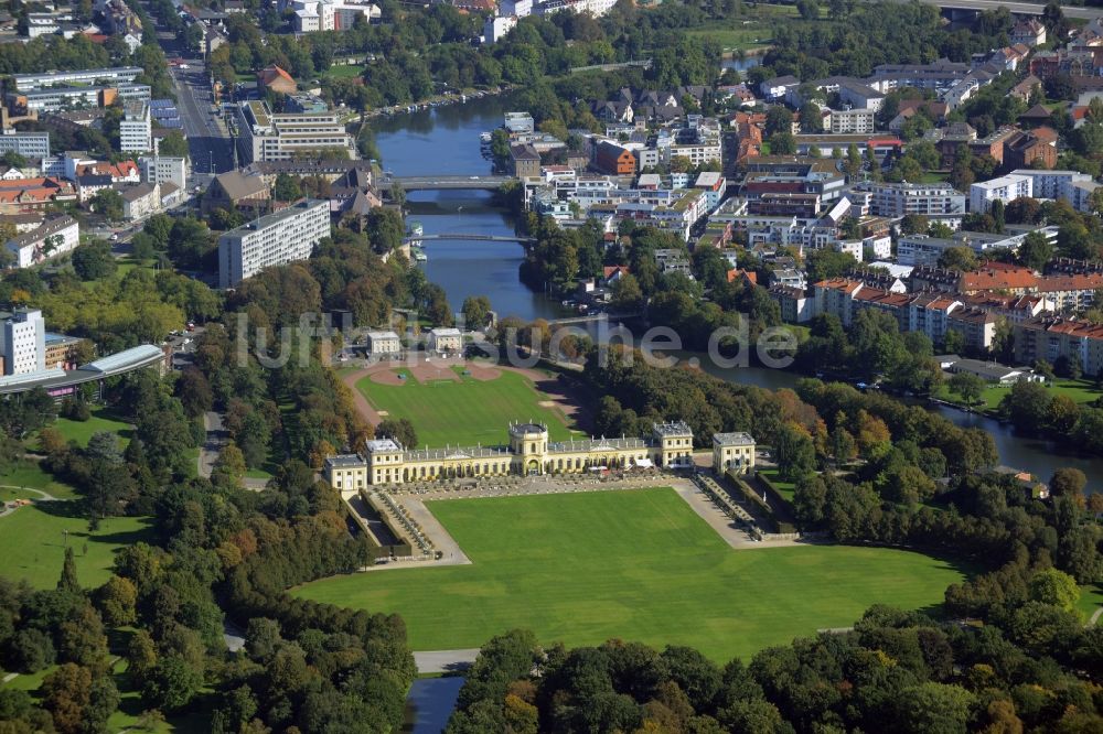 Kassel von oben - Gebäudekomplex im Schloßpark der Orangerie mit dem Astronomisch-Physikalisches Kabinett mit Planetarium in Kassel im Bundesland Hessen