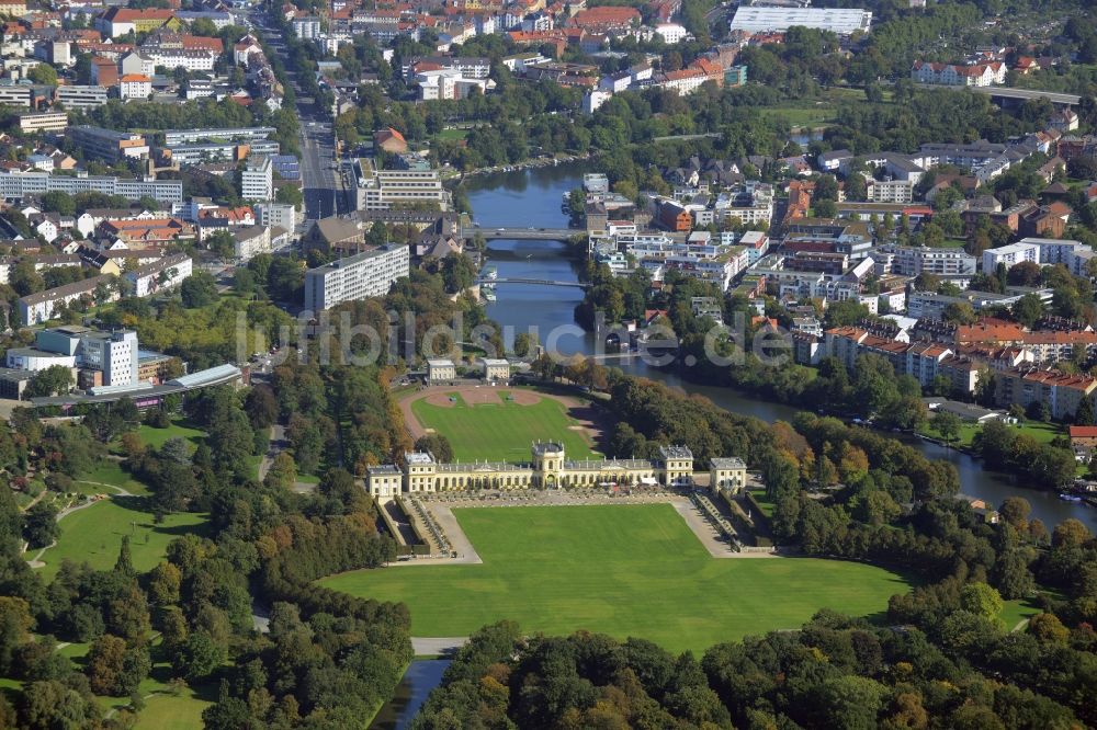 Kassel aus der Vogelperspektive: Gebäudekomplex im Schloßpark der Orangerie mit dem Astronomisch-Physikalisches Kabinett mit Planetarium in Kassel im Bundesland Hessen