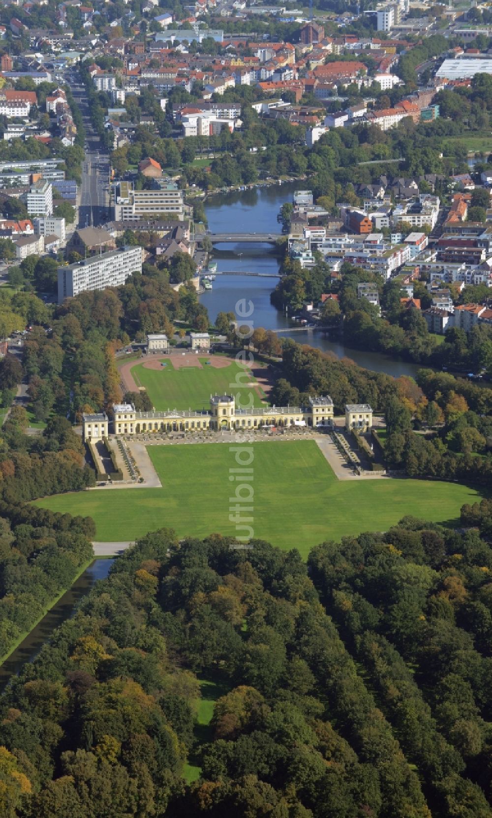 Luftbild Kassel - Gebäudekomplex im Schloßpark der Orangerie mit dem Astronomisch-Physikalisches Kabinett mit Planetarium in Kassel im Bundesland Hessen