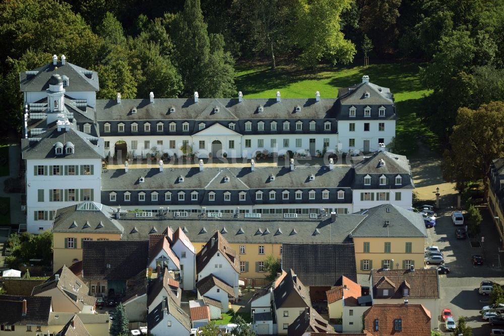 Luftbild Offenbach am Main - Gebäudekomplex im Schloßpark vom Rumpenheimer Schloss in Offenbach am Main im Bundesland Hessen