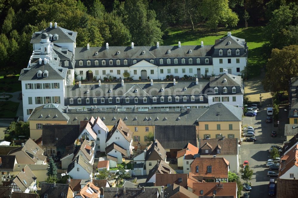 Offenbach am Main von oben - Gebäudekomplex im Schloßpark vom Rumpenheimer Schloss in Offenbach am Main im Bundesland Hessen