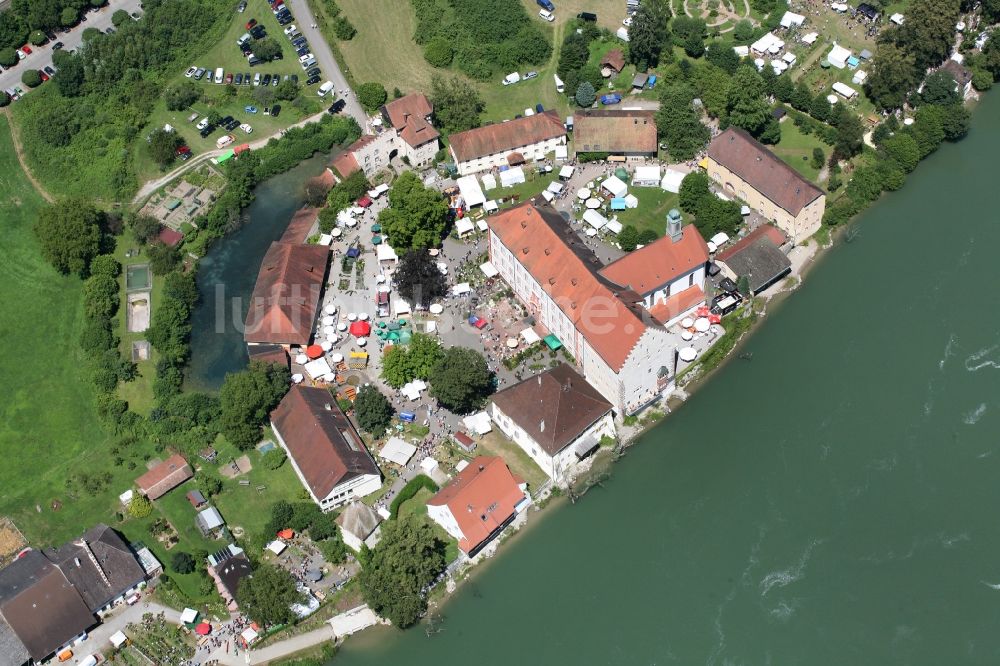 Rheinfelden (Baden) aus der Vogelperspektive: Gebäudekomplex und Schloßpark von Schloß Beuggen in Rheinfelden (Baden) im Bundesland Baden-Württemberg