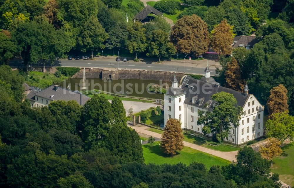 Essen aus der Vogelperspektive: Gebäudekomplex im Schloßpark von Schloß Borbeck in Essen im Bundesland Nordrhein-Westfalen - NRW, Deutschland