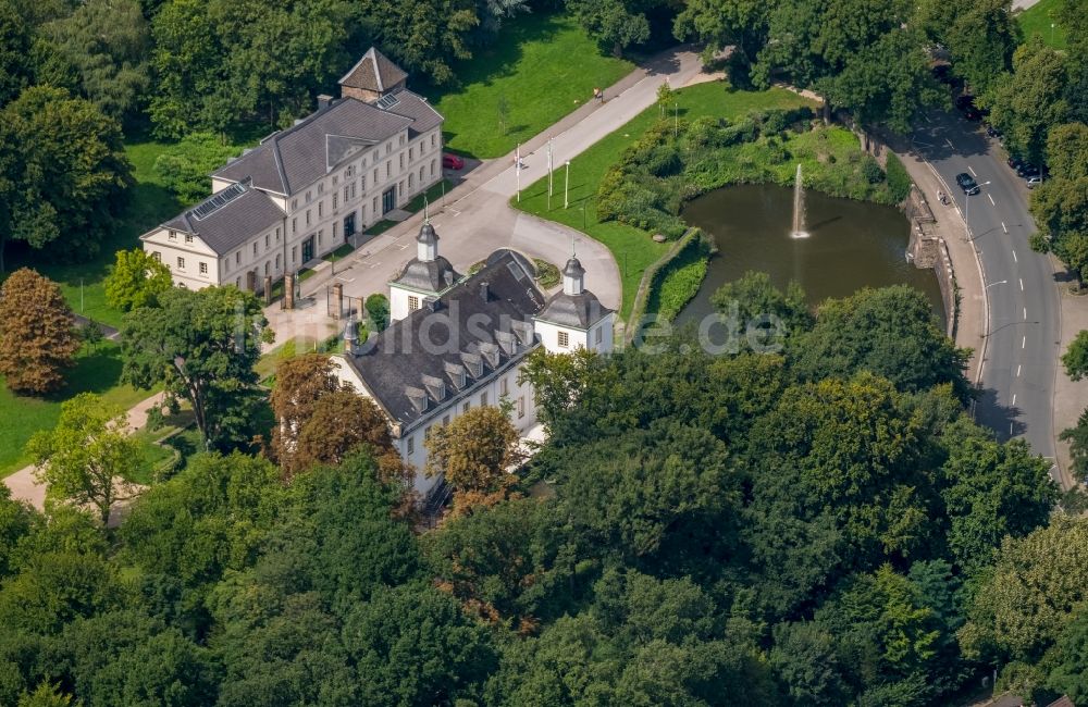 Essen aus der Vogelperspektive: Gebäudekomplex im Schloßpark von Schloß Borbeck in Essen im Bundesland Nordrhein-Westfalen - NRW, Deutschland