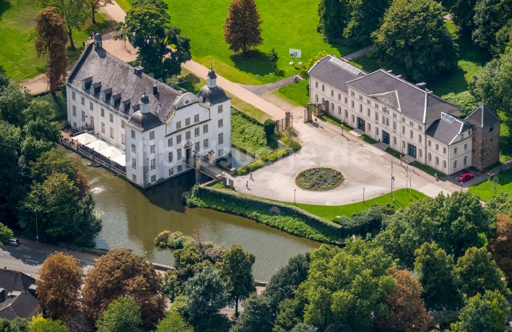 Luftaufnahme Essen - Gebäudekomplex im Schloßpark von Schloß Borbeck in Essen im Bundesland Nordrhein-Westfalen - NRW, Deutschland