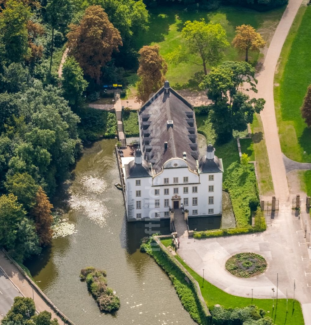 Luftaufnahme Essen - Gebäudekomplex im Schloßpark von Schloß Borbeck in Essen im Bundesland Nordrhein-Westfalen - NRW, Deutschland