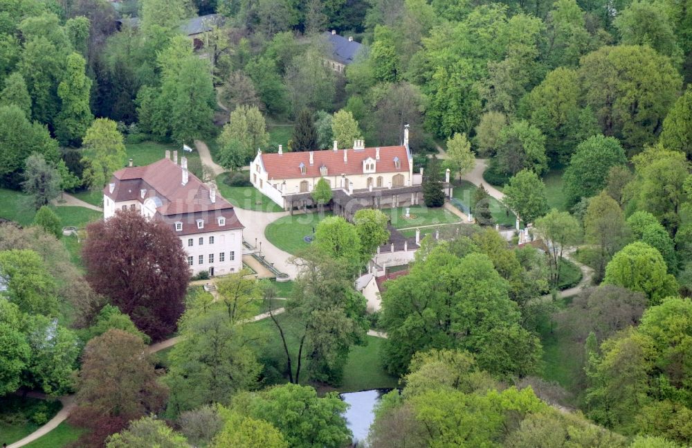 Branitz aus der Vogelperspektive: Gebäudekomplex im Schloßpark von Schloß in Branitz im Bundesland Brandenburg, Deutschland