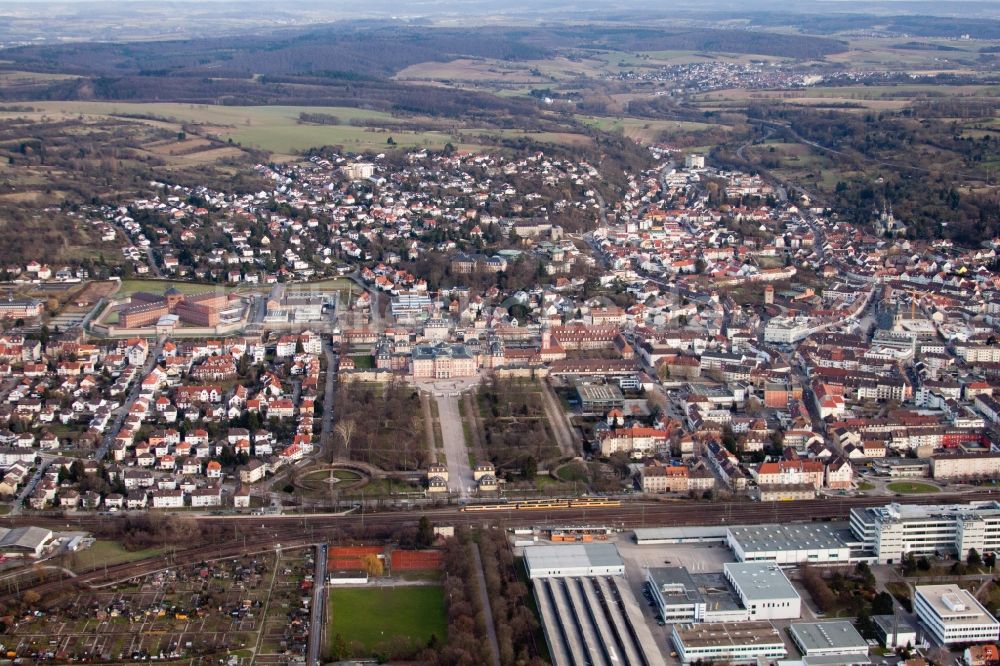 Bruchsal von oben - Gebäudekomplex im Schloßpark von Schloß Bruchsal in Bruchsal im Bundesland Baden-Württemberg