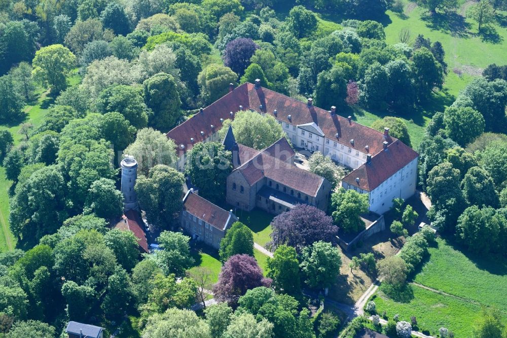 Selm aus der Vogelperspektive: Gebäudekomplex im Schloßpark von Schloß Cappenberg in Selm im Bundesland Nordrhein-Westfalen, Deutschland