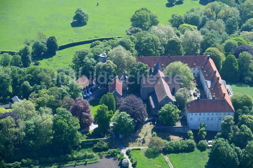 Luftbild Selm - Gebäudekomplex im Schloßpark von Schloß Cappenberg in Selm im Bundesland Nordrhein-Westfalen, Deutschland