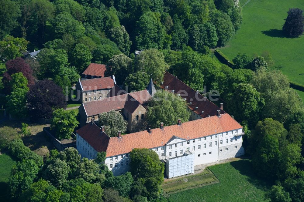 Luftaufnahme Selm - Gebäudekomplex im Schloßpark von Schloß Cappenberg in Selm im Bundesland Nordrhein-Westfalen, Deutschland