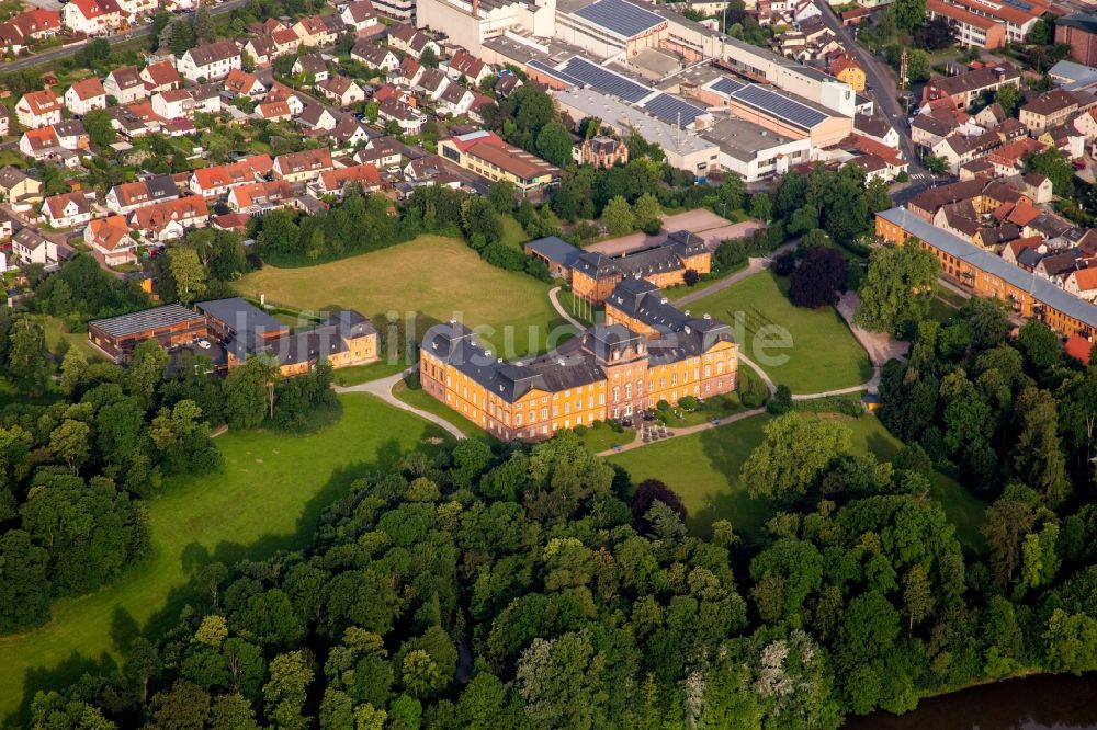 Kleinheubach von oben - Gebäudekomplex im Schloßpark von Schloß Châteauform’ Schloss Löwenstein in Kleinheubach im Bundesland Bayern, Deutschland