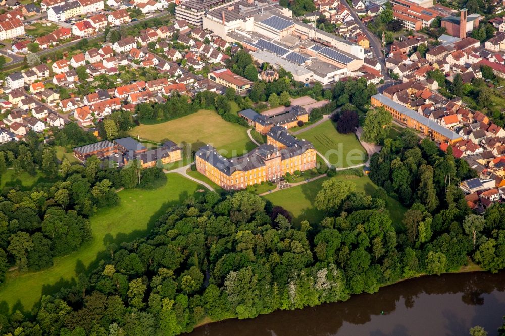 Kleinheubach aus der Vogelperspektive: Gebäudekomplex im Schloßpark von Schloß Châteauform’ Schloss Löwenstein in Kleinheubach im Bundesland Bayern, Deutschland