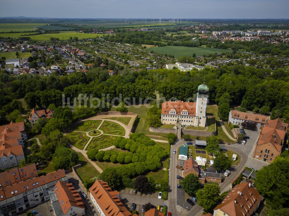 Delitzsch aus der Vogelperspektive: Gebäudekomplex im Schloßpark von Schloß Delitzsch im Bundesland Sachsen