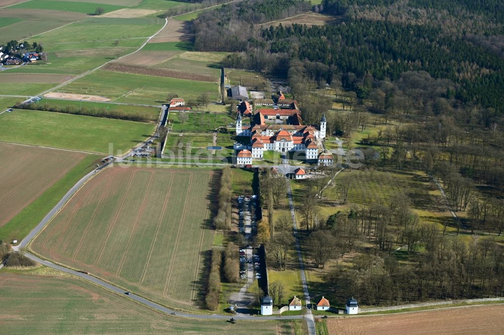 Eichenzell aus der Vogelperspektive: Gebäudekomplex im Schloßpark von Schloß Fasanerie in Eichenzell im Bundesland Hessen, Deutschland