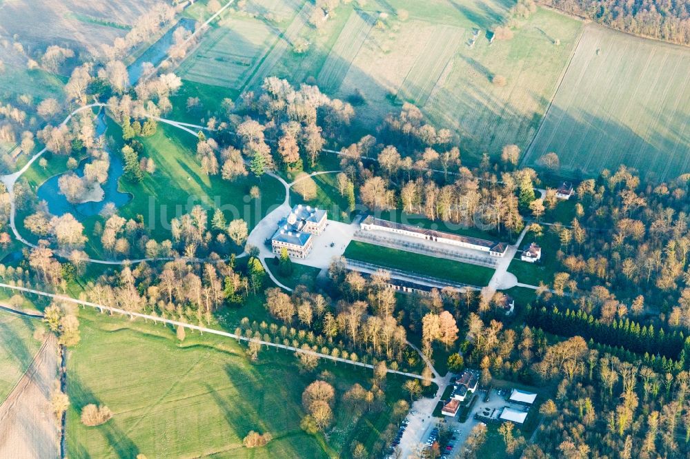 Luftaufnahme Rastatt - Gebäudekomplex im Schloßpark von Schloß Favorite in Rastatt im Bundesland Baden-Württemberg, Deutschland