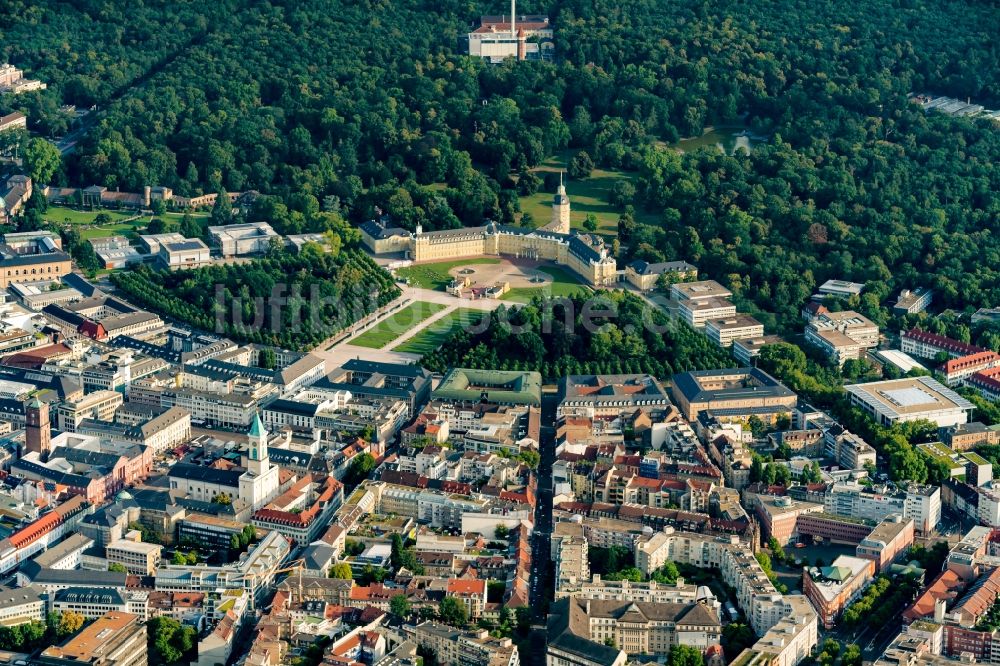 Karlsruhe aus der Vogelperspektive: Gebäudekomplex im Schloßpark von Schloß der Fächerstadt Karlsruhe in Karlsruhe im Bundesland Baden-Württemberg, Deutschland