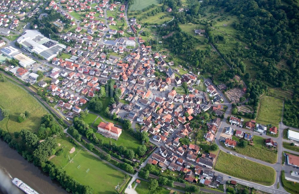 Luftaufnahme Collenberg - Gebäudekomplex im Schloßpark von Schloß Fechenbach im Ortsteil Fechenbach in Collenberg im Bundesland Bayern, Deutschland