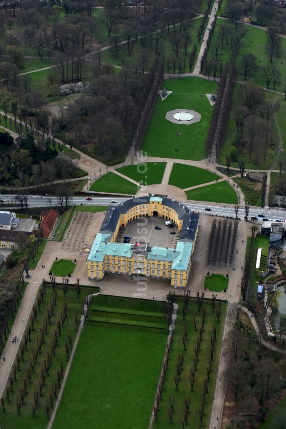 Luftbild Frederiksberg - Gebäudekomplex im Schloßpark von Schloß Frederiksberg Palace an der Roskildevej in Frederiksberg in Region Hovedstaden, Dänemark