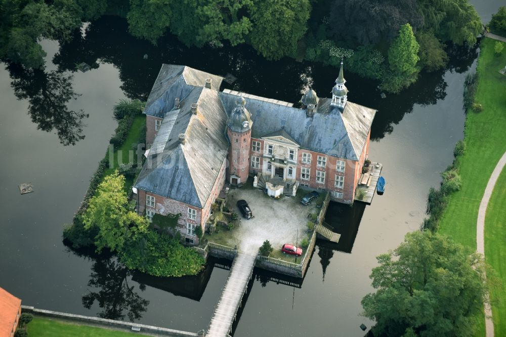 Luftbild Sande - Gebäudekomplex im Schloßpark von Schloß Gödens in Sande im Bundesland Niedersachsen