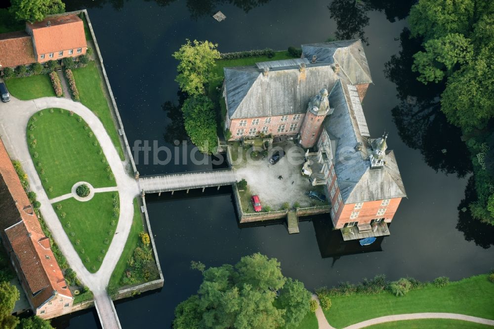 Luftaufnahme Sande - Gebäudekomplex im Schloßpark von Schloß Gödens in Sande im Bundesland Niedersachsen