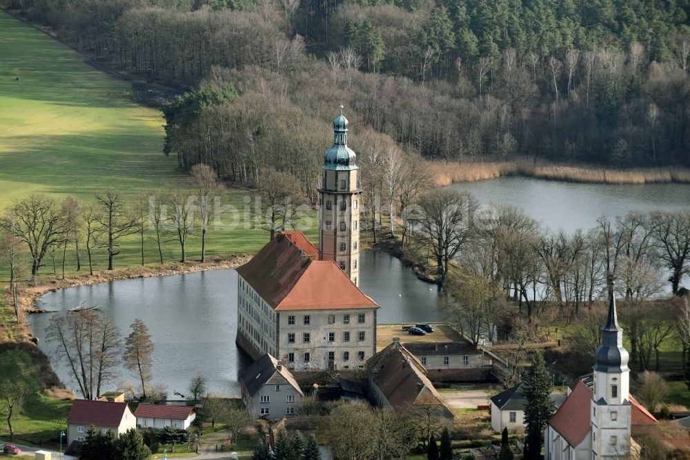 Bad Schmiedeberg aus der Vogelperspektive: Gebäudekomplex im Schloßpark von Schloß am Heideteichbach in Bad Schmiedeberg im Bundesland Sachsen-Anhalt