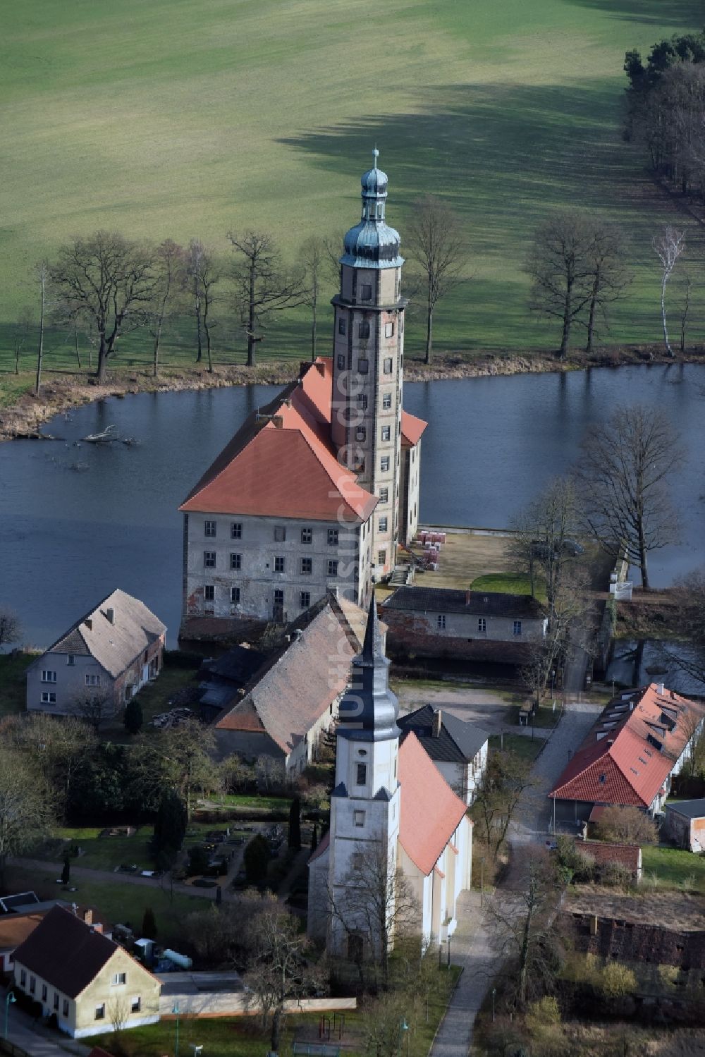 Bad Schmiedeberg aus der Vogelperspektive: Gebäudekomplex im Schloßpark von Schloß am Heideteichbach in Bad Schmiedeberg im Bundesland Sachsen-Anhalt