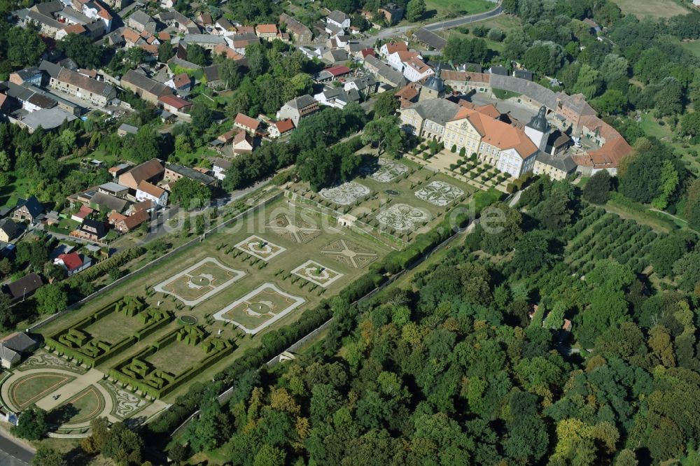 Luftbild Hundisburg - Gebäudekomplex im Schlosspark von Schloss Hundisburg in Hundisburg im Bundesland Sachsen-Anhalt