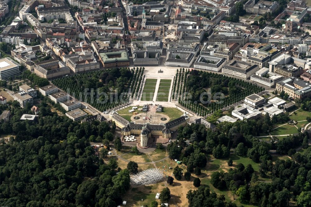 Luftbild Karlsruhe - Gebäudekomplex im Schloßpark von Schloß Karlsruhe im Schloßbezirk in Karlsruhe im Bundesland Baden-Württemberg