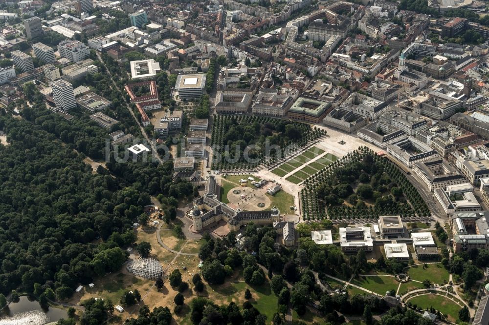 Luftaufnahme Karlsruhe - Gebäudekomplex im Schloßpark von Schloß Karlsruhe im Schloßbezirk in Karlsruhe im Bundesland Baden-Württemberg