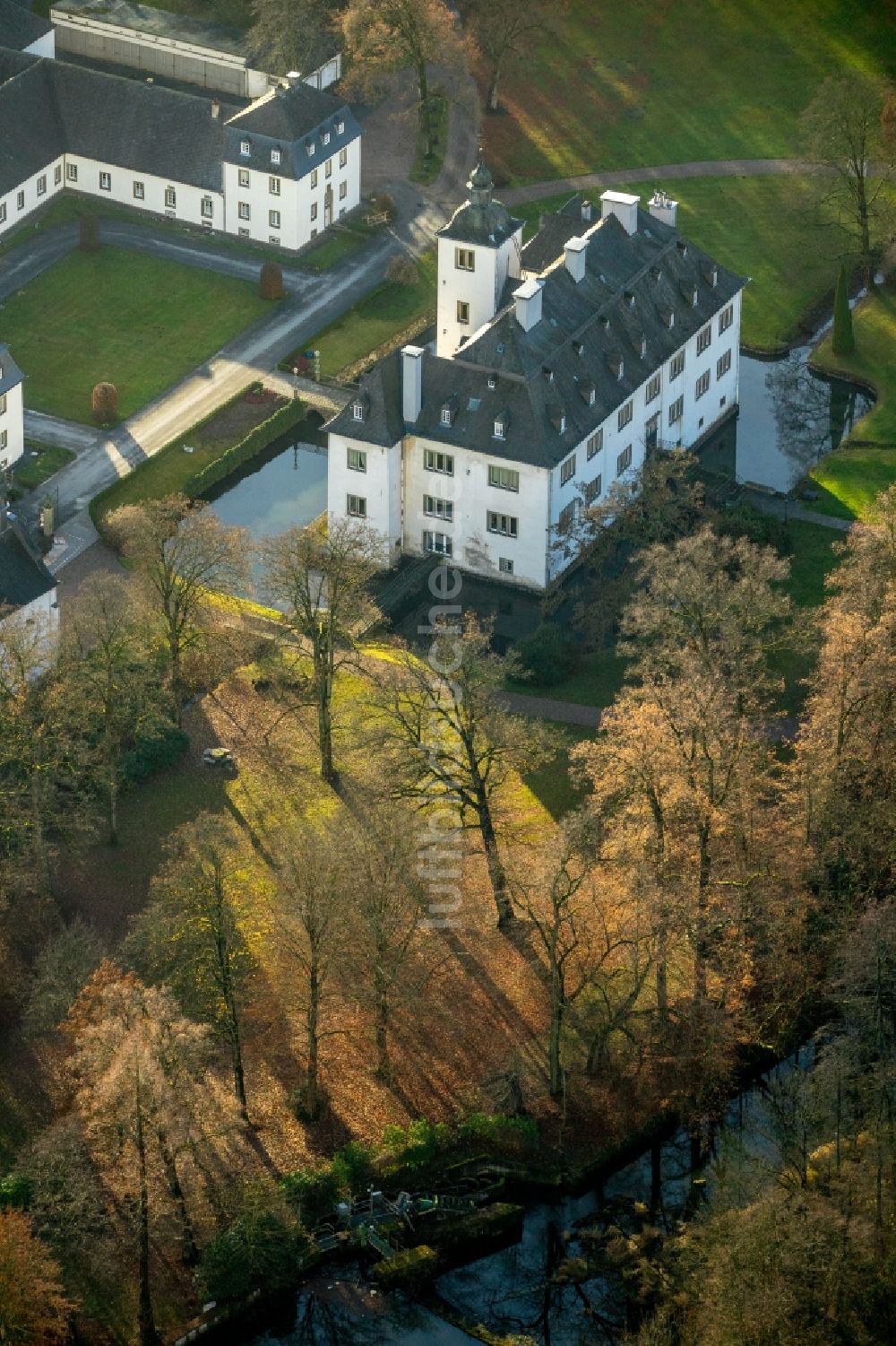 Luftbild Meschede - Gebäudekomplex im Schloßpark von Schloß Laer in Meschede im Bundesland Nordrhein-Westfalen, Deutschland