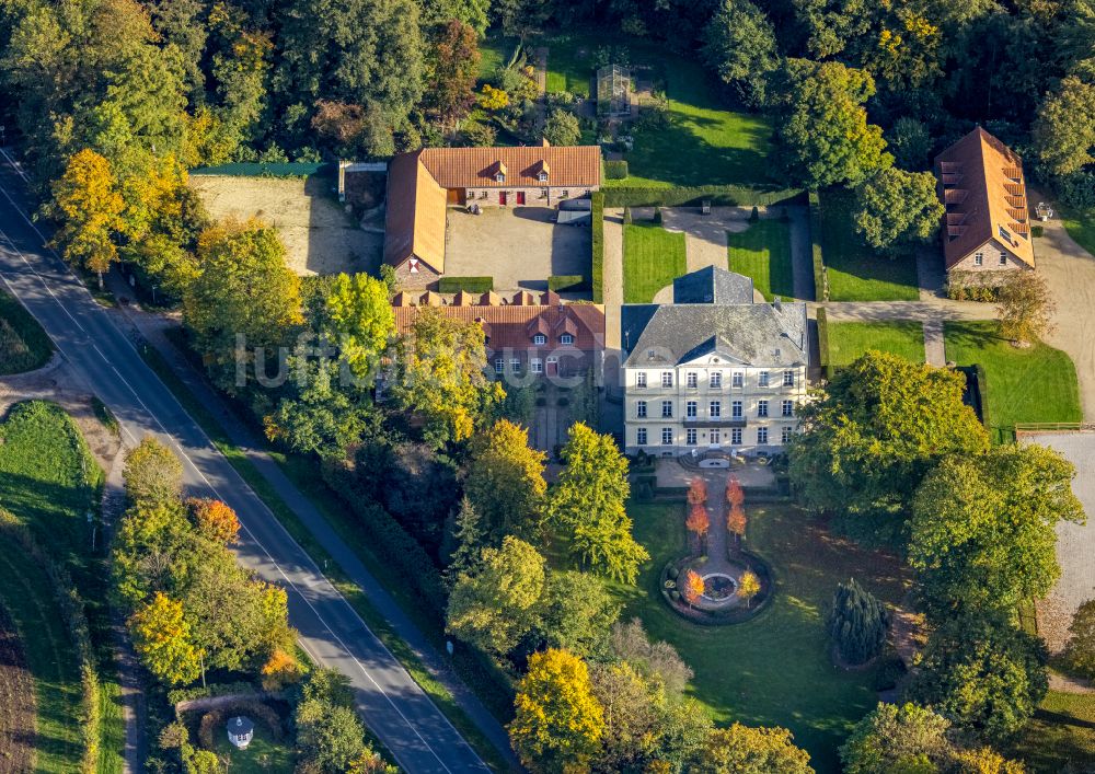 Luftaufnahme Rheurdt - Gebäudekomplex im Schloßpark von Schloß Leyenburg der Culture & Castles GmbH in Rheurdt im Bundesland Nordrhein-Westfalen