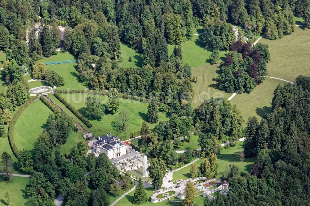 Ettal aus der Vogelperspektive: Gebäudekomplex im Schloßpark von Schloß Linderhof in Ettal im Bundesland Bayern